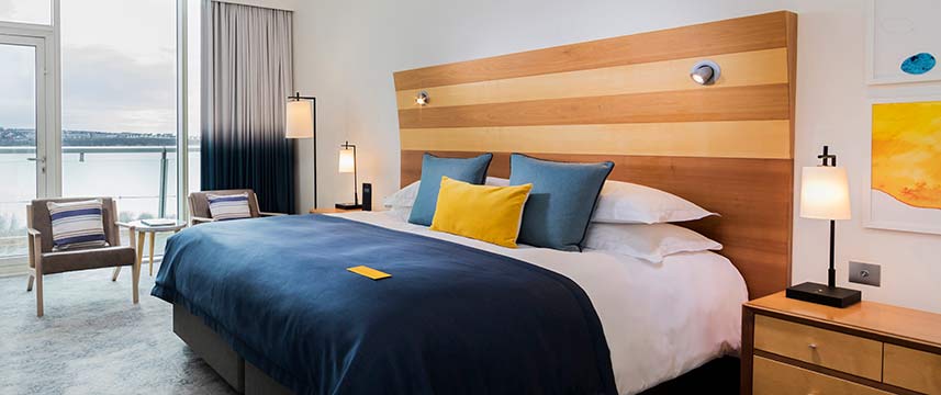 voco St David`s Cardiff - Guest Room